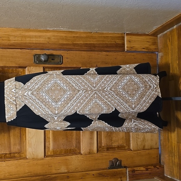 Metro Wear Dresses & Skirts - Metrowear Elegant Black and Tan Patterned Skirt L